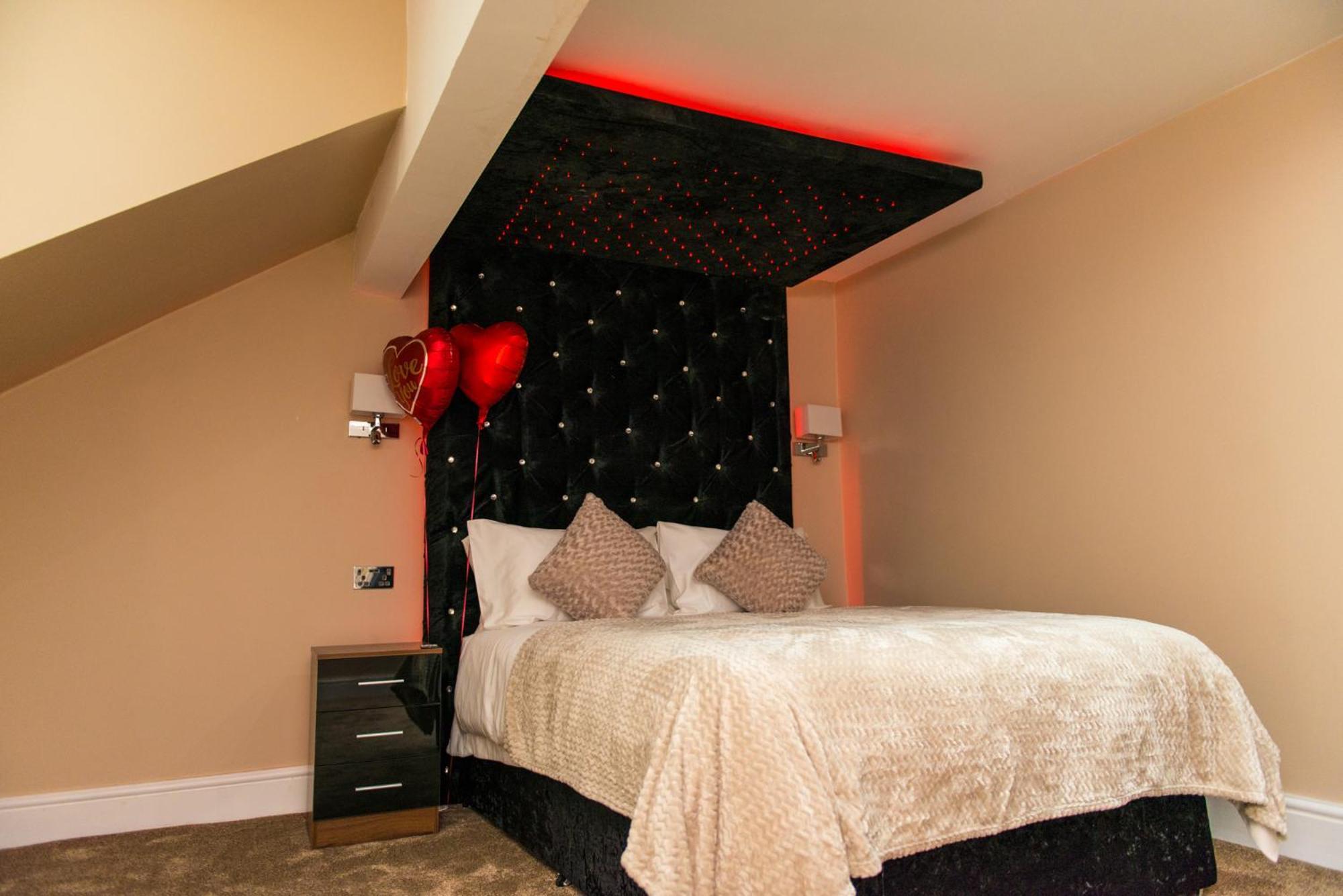 Aphrodite Suites הודרספילד מראה חיצוני תמונה