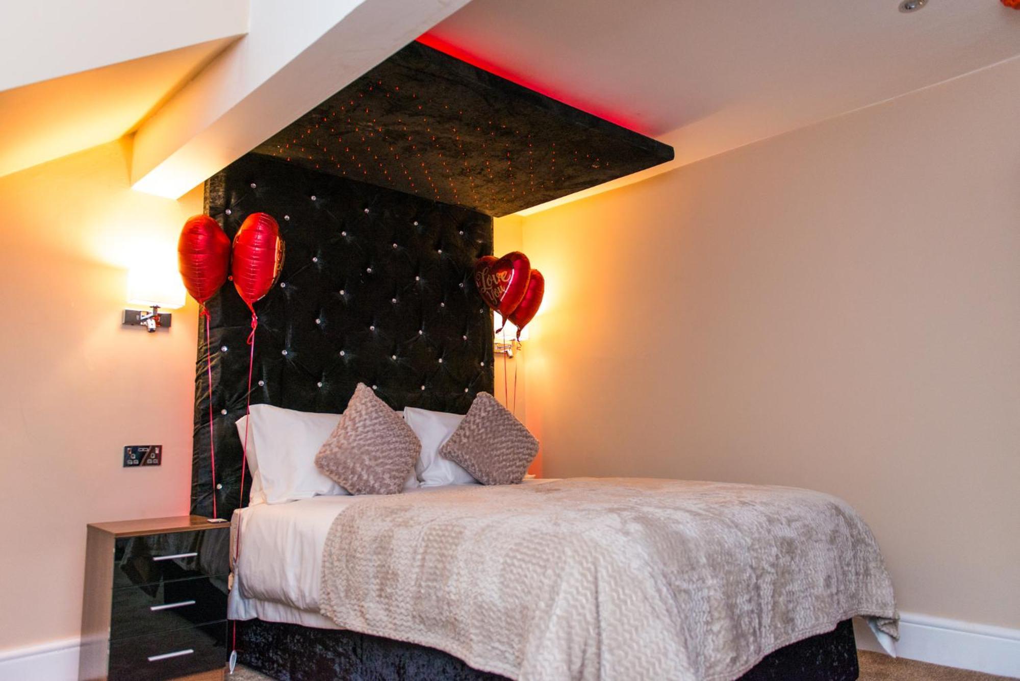 Aphrodite Suites הודרספילד מראה חיצוני תמונה