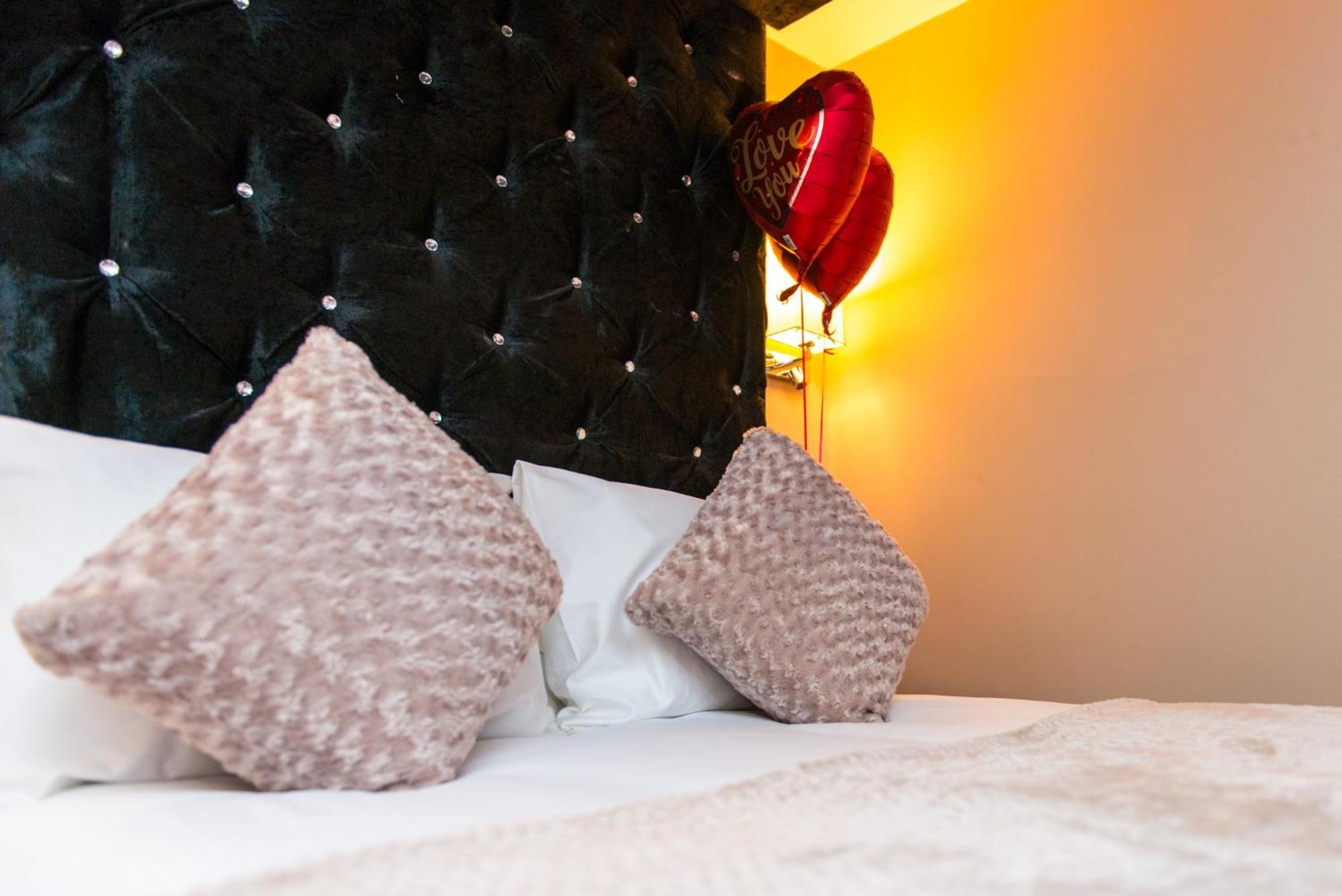 Aphrodite Suites הודרספילד חדר תמונה