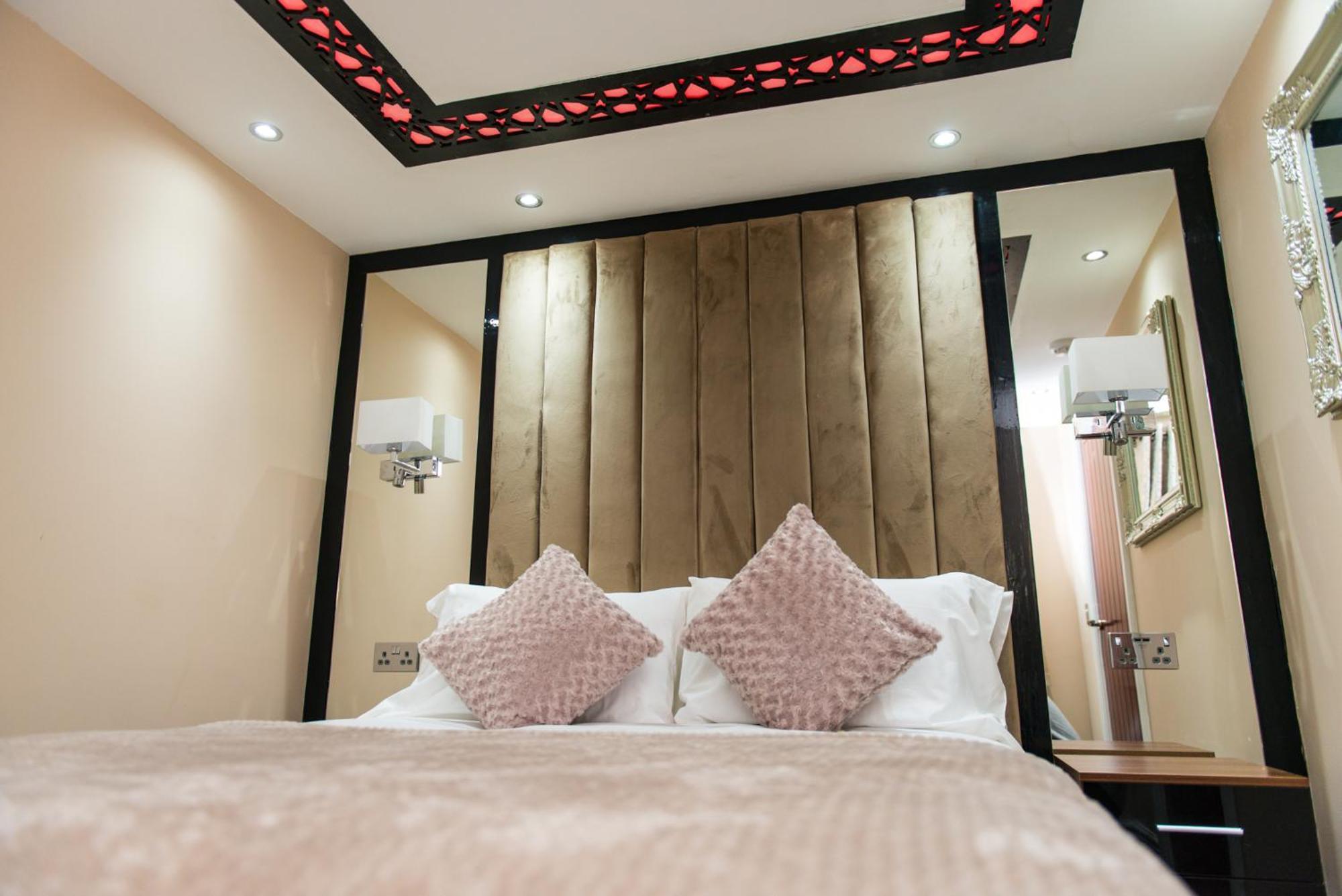 Aphrodite Suites הודרספילד מראה חיצוני תמונה
